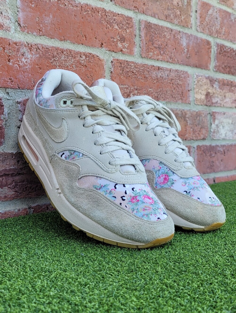 Womems NIKE Air Max 1 Desert Floral Liw Top Sneakers - US Size 8.5